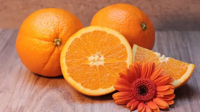 Nhu cầu vitamin C theo tuổi: trẻ em, người lớn, mẹ bầu cần bao nhiêu và ăn gì cho đủ